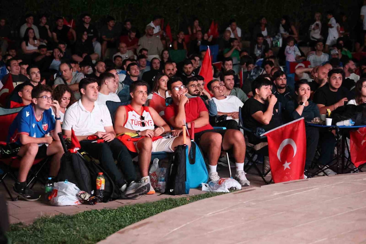 FİLENİN SULTANLARI'NIN MAÇLARI ATAŞEHİR’DE DEV EKRANDA YAYINLANACAK (ARŞİV)