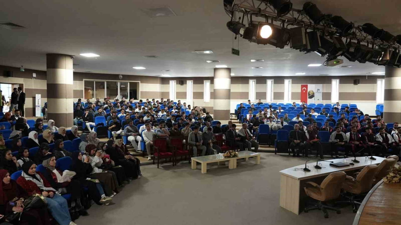 FİLİSTİNLİ ÖĞRENCİLER BİRLİĞİ TARAFINDAN DÜZENLENEN TÖRENDE, KARABÜK ÜNİVERSİTESİNDEN MEZUN OLAN...