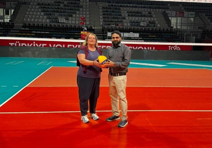 FIVB İLETİŞİM KOMİSYONU ÜYESİ DR. VARUNA SUTHRA, TÜRKİYE VOLEYBOL FEDERASYONU'NU ZİYARET...