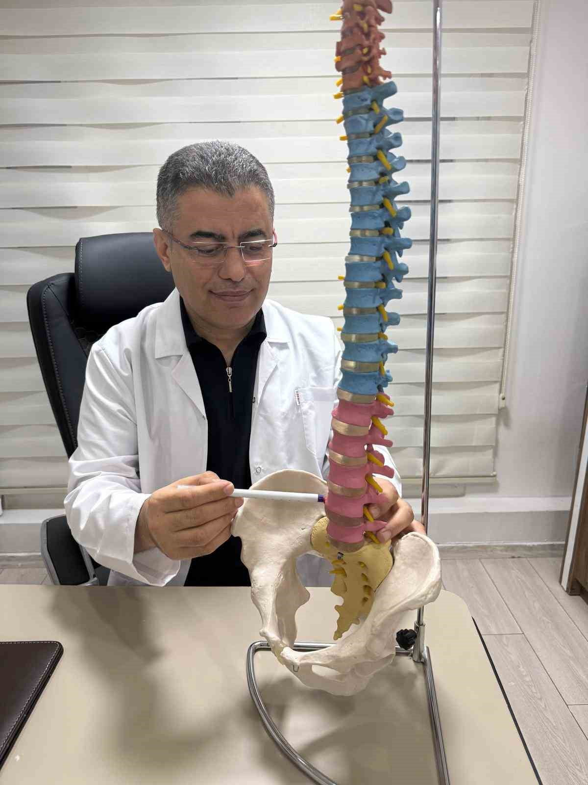 FİZİKSEL TIP VE REHABİLİTASYON UZMANI PROF. DR. İRFAN KOCA:  "BEL FITIĞI ARTIK GENÇLERİN DE...