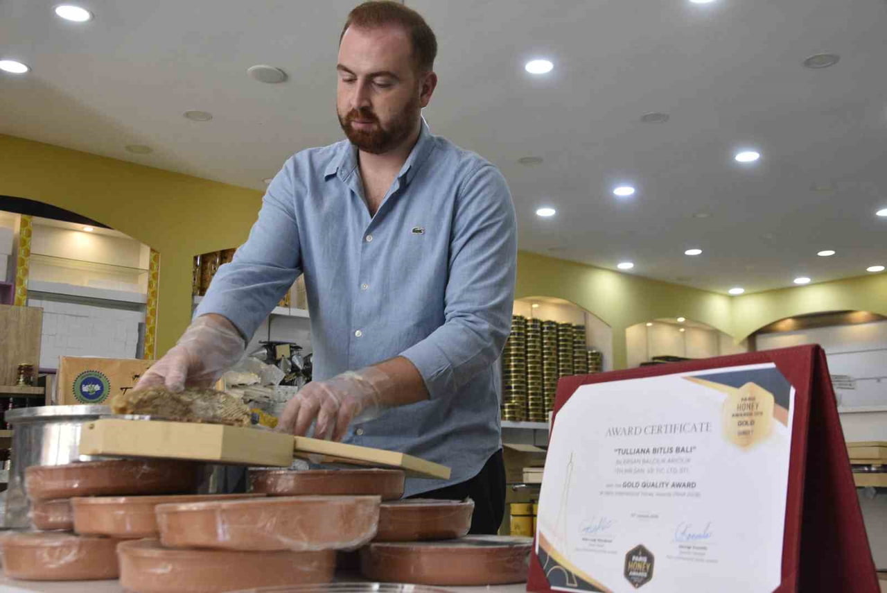 FRANSA’NIN BAŞKENTİ PARİS’TE DÜZENLENEN VE BİRÇOK KATILIMCININ YER ALDIĞI ULUSLARARASI BAL...