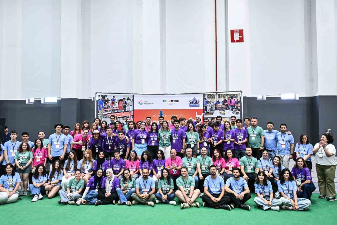 FUAR İZMİR’DE DÜZENLENEN DÜNYA ROBOT OLİMPİYATI TÜRKİYE FİNALİ’NDE 22 ŞEHİRDEN 254 TAKIM...