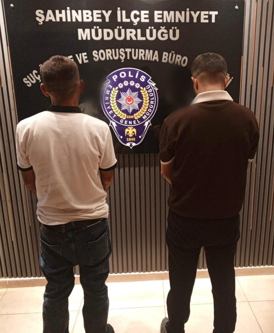 GAZİANTEP'TE 4 AFET RUHSATSIZ SİLAH ELE GEÇİRİLDİ: 2 GÖZALTI