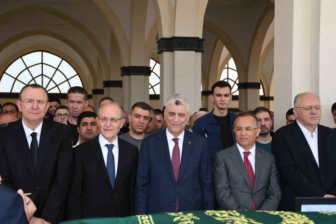 GAZİANTEP'TE GEÇİRDİĞİ RAHATSIZLIK SONUCU HAYATINI KAYBEDEN SANAYİCİ GÜLSAN HOLDİNG ONURSAL...