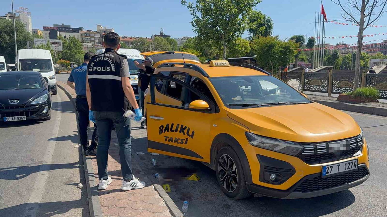 GAZİANTEP'TE İKİ TAKSİCİ GRUBU ARASINDA YOLCU ANLAŞMAZLIĞI NEDENİYLE ÇIKAN TARTIŞMA, TAKSİ DURAĞI...