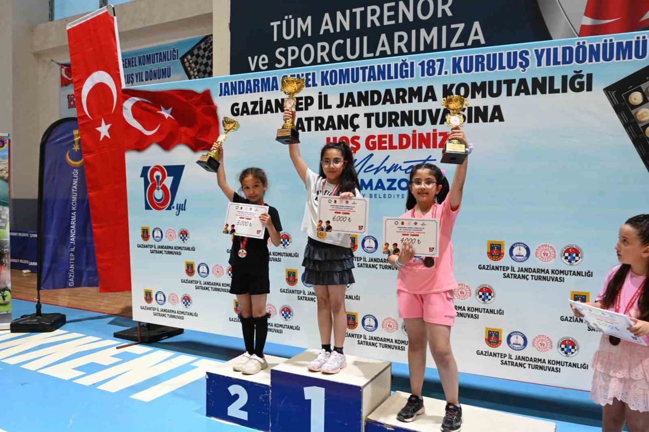 GAZİANTEP'TE JANDARMANIN 187'İNCİ KURULUŞ YILDÖNÜMÜ ETKİNLİKLERİ ÇERÇEVESİNDE DÜZENLENEN SATRANÇ...