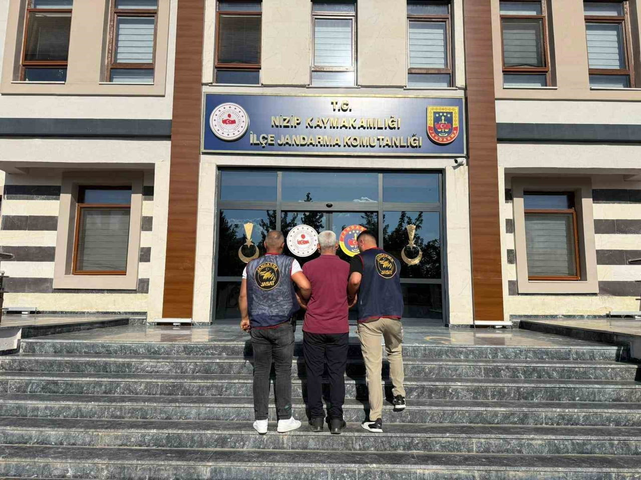 GAZİANTEP'TE KESİNLEŞMİŞ 6 YIL 3 AY CEZAYLA ARANAN VE ADRESİNE GELDİĞİ TESPİT EDİLEN FETÖ/PDY...
