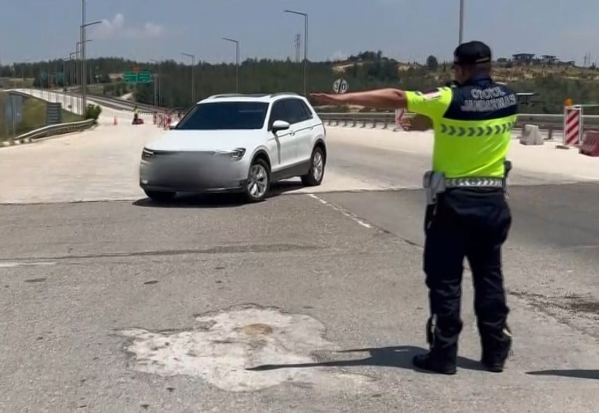 GAZİANTEP'TE TRAFİKTE TARTIŞTIĞI BAŞKA BİR ARACI ISRARLA TAKİP EDEREK SALDIRI AMACIYLA ARAÇTAN...