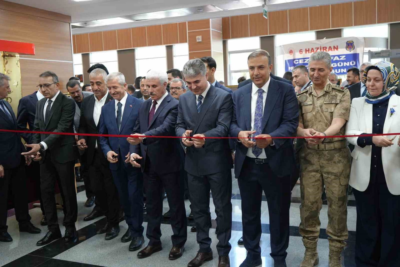 GAZİANTEP ADLİYESİ’NDE DÜZENLENEN RESİM VE EL SANATLARI SERGİSİ, GENİŞ BİR KATILIMLA ZİYARETÇİLERE...