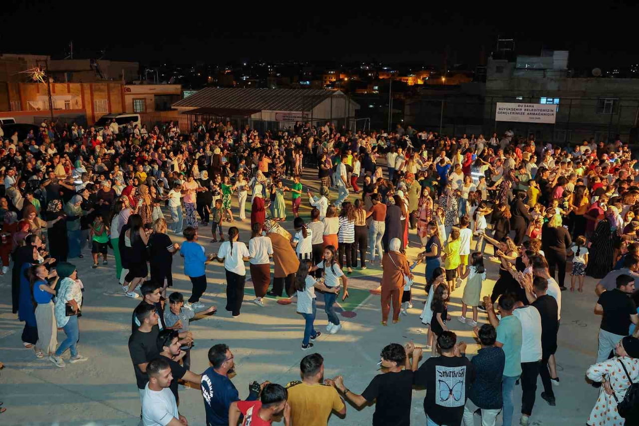 GAZİANTEP BÜYÜKŞEHİR BELEDİYESİ, "MAHALLEMDE KONSER VAR" ETKİNLİĞİYLE ŞEHRİN SEVİLEN SANATÇILARINI...