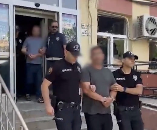 GAZİANTEP’İN NİZİP İLÇESİNDE 43 KİŞİYİ 300 MİLYON TL DOLANDIRDIĞI İDDİA EDİLEN 3 ŞÜPHELİ, POLİS...