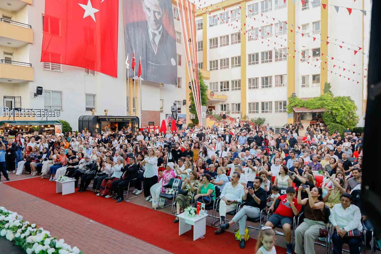 GAZİANTEP KOLEJ VAKFI (GKV) ÖZEL OKULLARI, KÖKLÜ GEÇMİŞİNİN 62. YILINI MUHTEŞEM BİR FESTİVALLE...