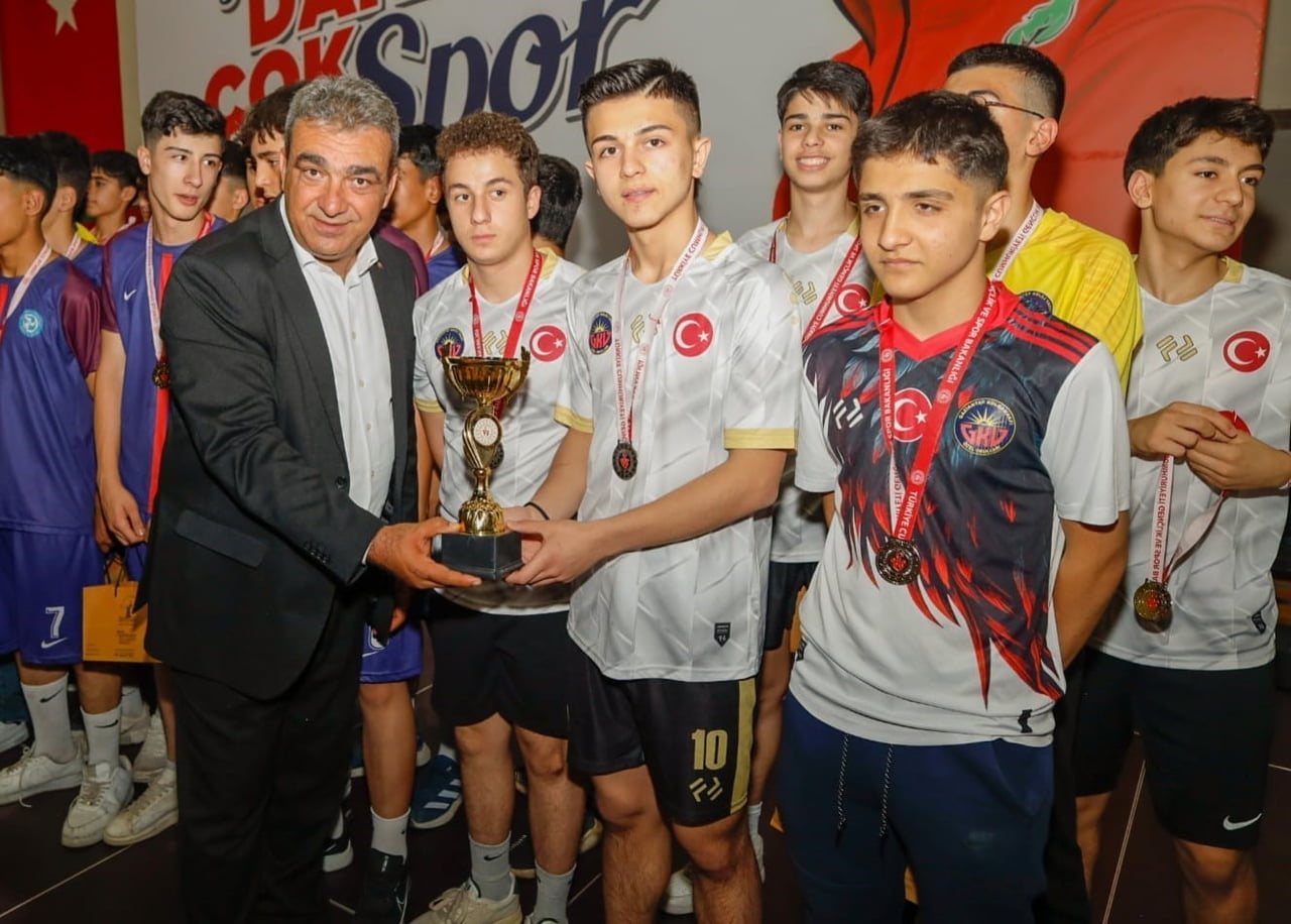 GAZİANTEP KOLEJ VAKFI ÖZEL OKULLARI, YARIM ASRI DEVİREN BAŞARI YOLCULUĞUNUN 62. YILINDA, AKADEMİK...