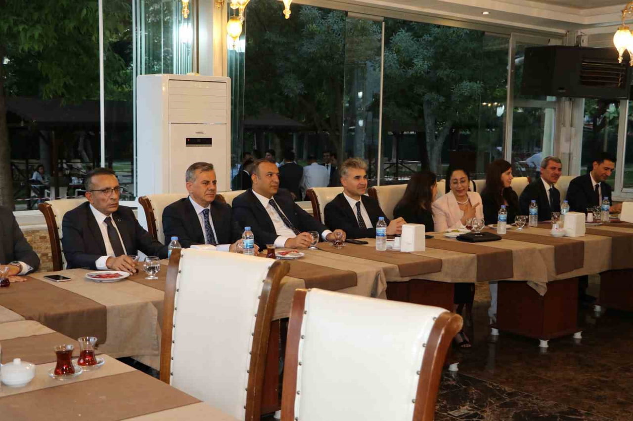 GAZİANTEP’TE GÖREV YERLERİ DEĞİŞEN HAKİM VE CUMHURİYET SAVCILARINA VEDA PROGRAMI...
