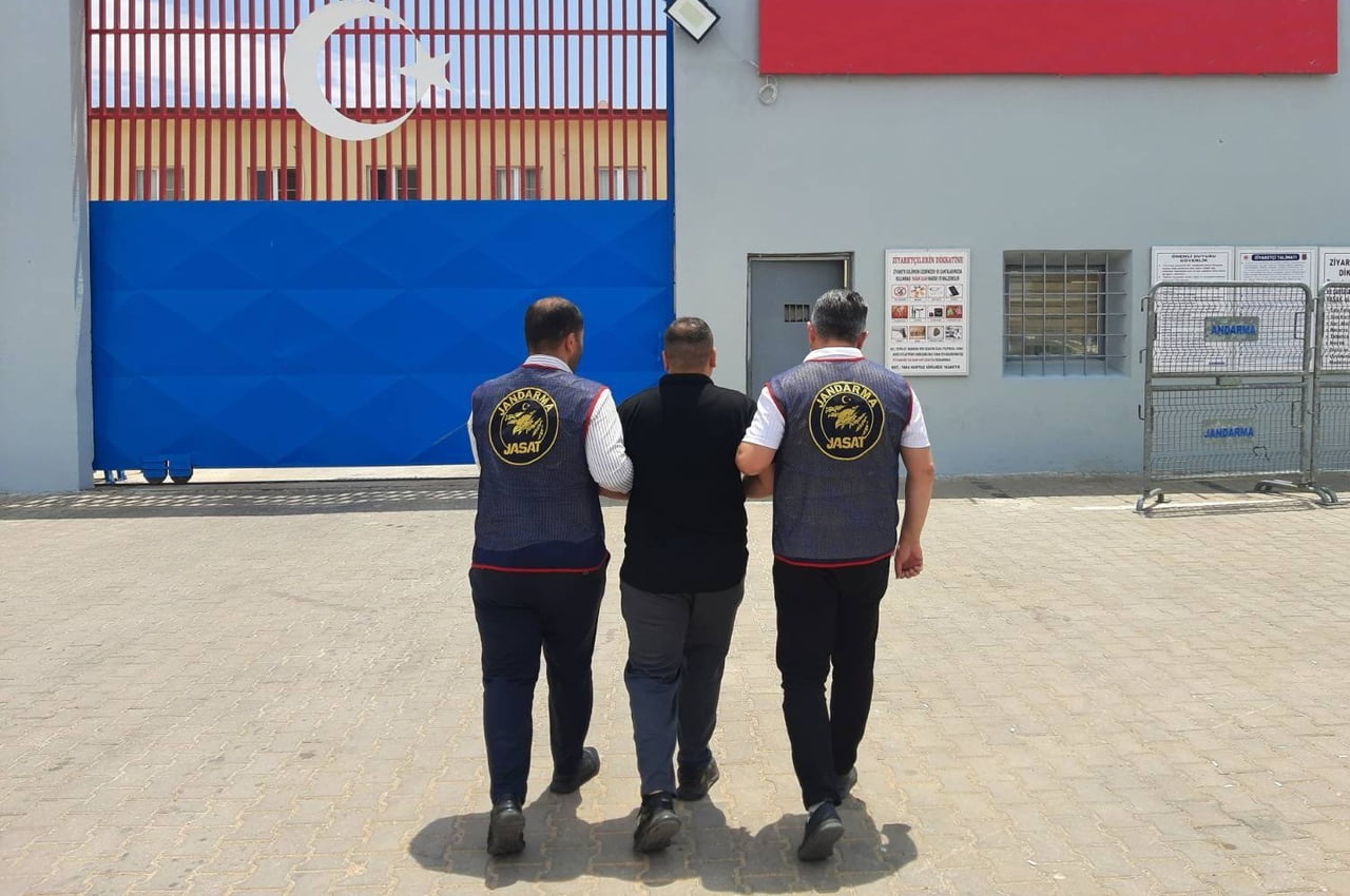 GAZİANTEP’TE KESİNLEŞMİŞ HAPİS CEZASIYLA ARANAN 2 ŞÜPHELİ YAKALANDI