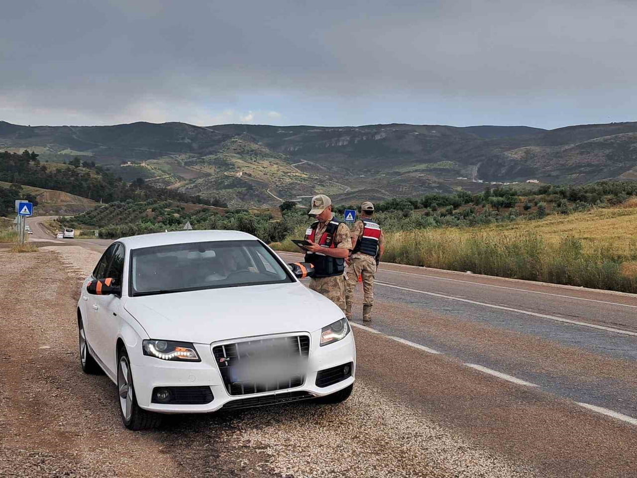 GAZİANTEP’TE ŞOK YOL KONTROL UYGULAMASI: 74 ARANAN ŞAHIS YAKALANDI