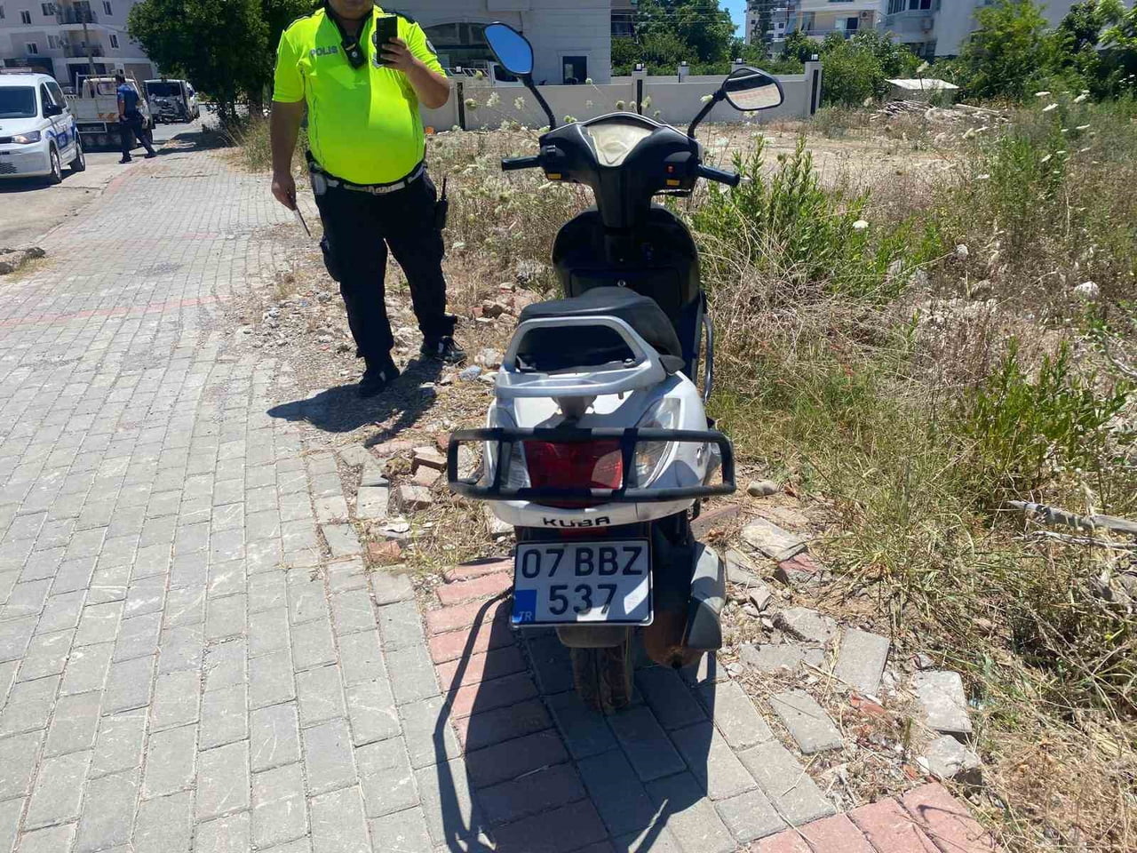 GAZİPAŞA’DA KAMYONET İLE MOTOSİKLETİN ÇARPIŞTIĞI TRAFİK KAZASINDA 1 KİŞİ YARALANDI.