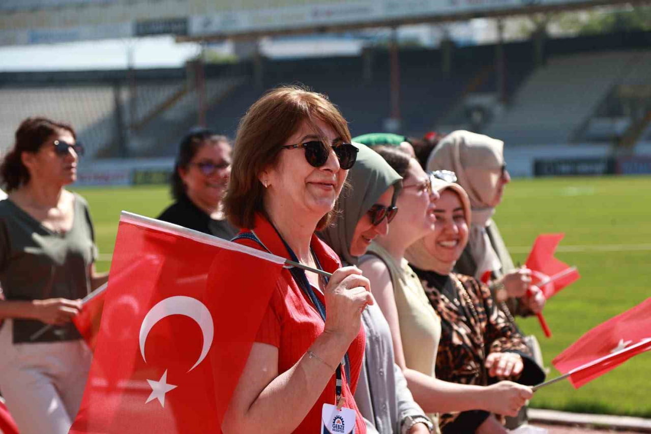 GEBZELİ KADINLAR, “ADIM AT, HAVAN DEĞİŞSİN” ETKİNLİĞİNDE BİR ARAYA GELDİ. KADINLARIN SOSYAL HAYATA...