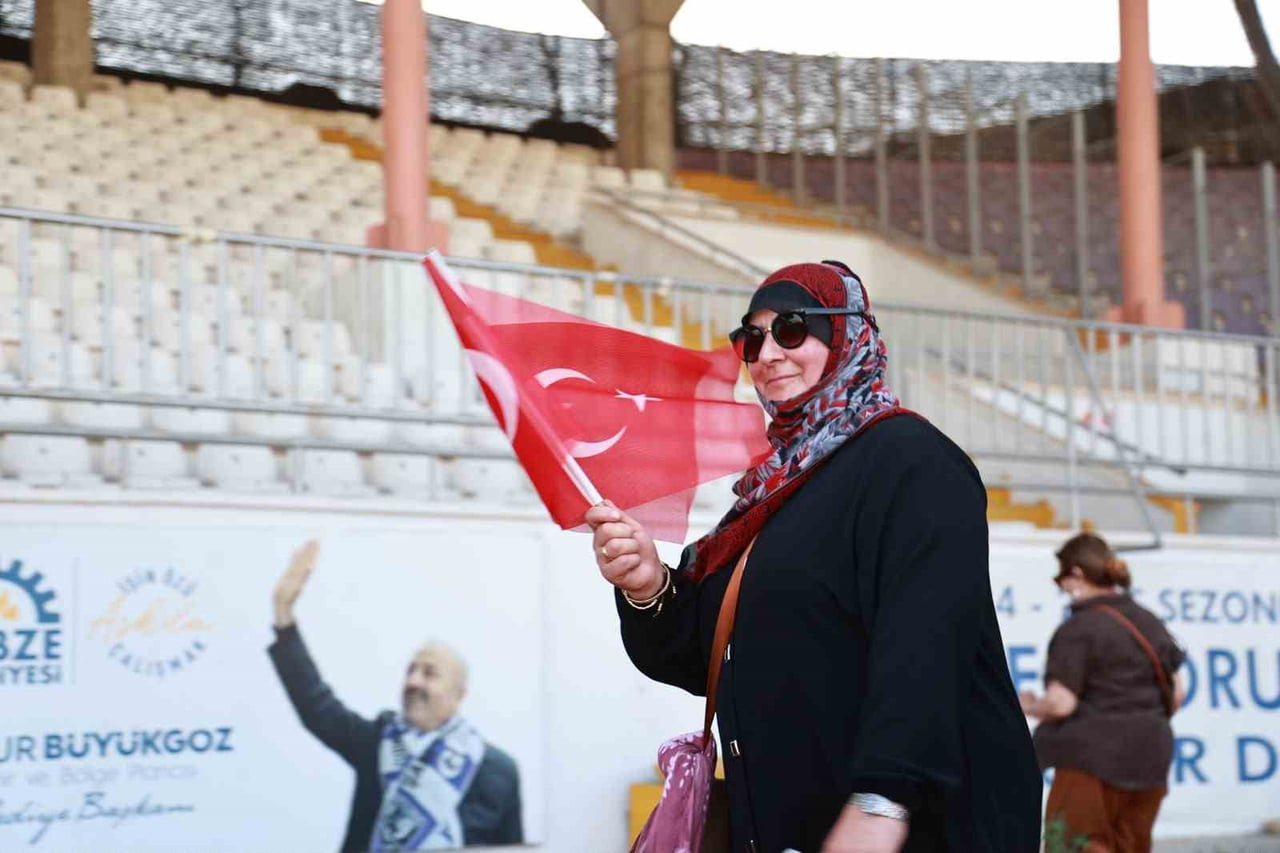GEBZELİ KADINLAR, “ADIM AT, HAVAN DEĞİŞSİN” ETKİNLİĞİNDE BİR ARAYA GELDİ. KADINLARIN SOSYAL HAYATA...