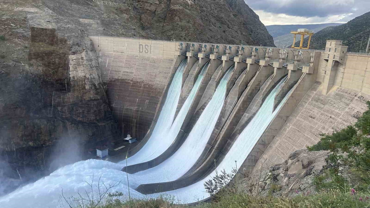 GEÇTİĞİMİZ GÜNLERDE BARAJ HAVZALARININ DOLMASI İLE BİRLİKTE KARAKAYA BARAJINDAN DA 7 YILIN...