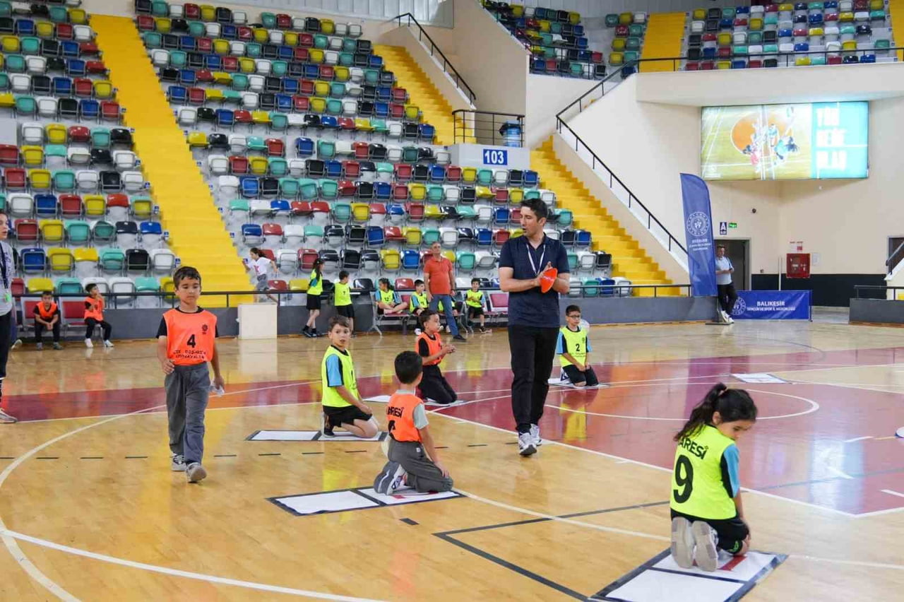 GELENEKSEL ÇOCUK OYUNLARI ŞENLİĞİ BÜYÜK COŞKUYLA TAMAMLANDI