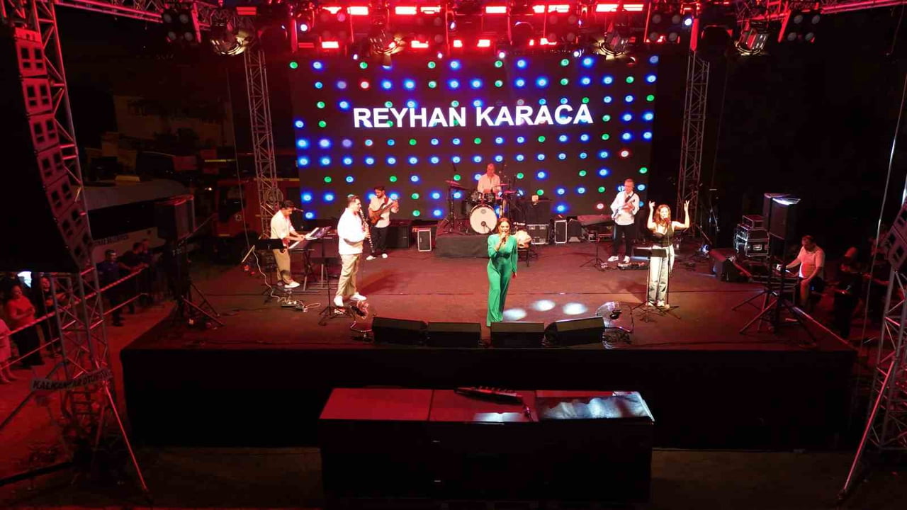 GELENEKSEL HONAZ KİRAZ KÜLTÜR VE SANAT FESTİVALİ'NİN İKİNCİ GÜNÜNDE SAHNE ALAN REYHAN KARACA...