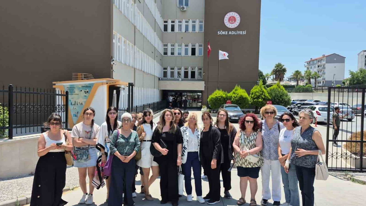 GENÇ KADININ AİLESİ, ADLİYE ÖNÜNDE AÇIKLAMA YAPTI
