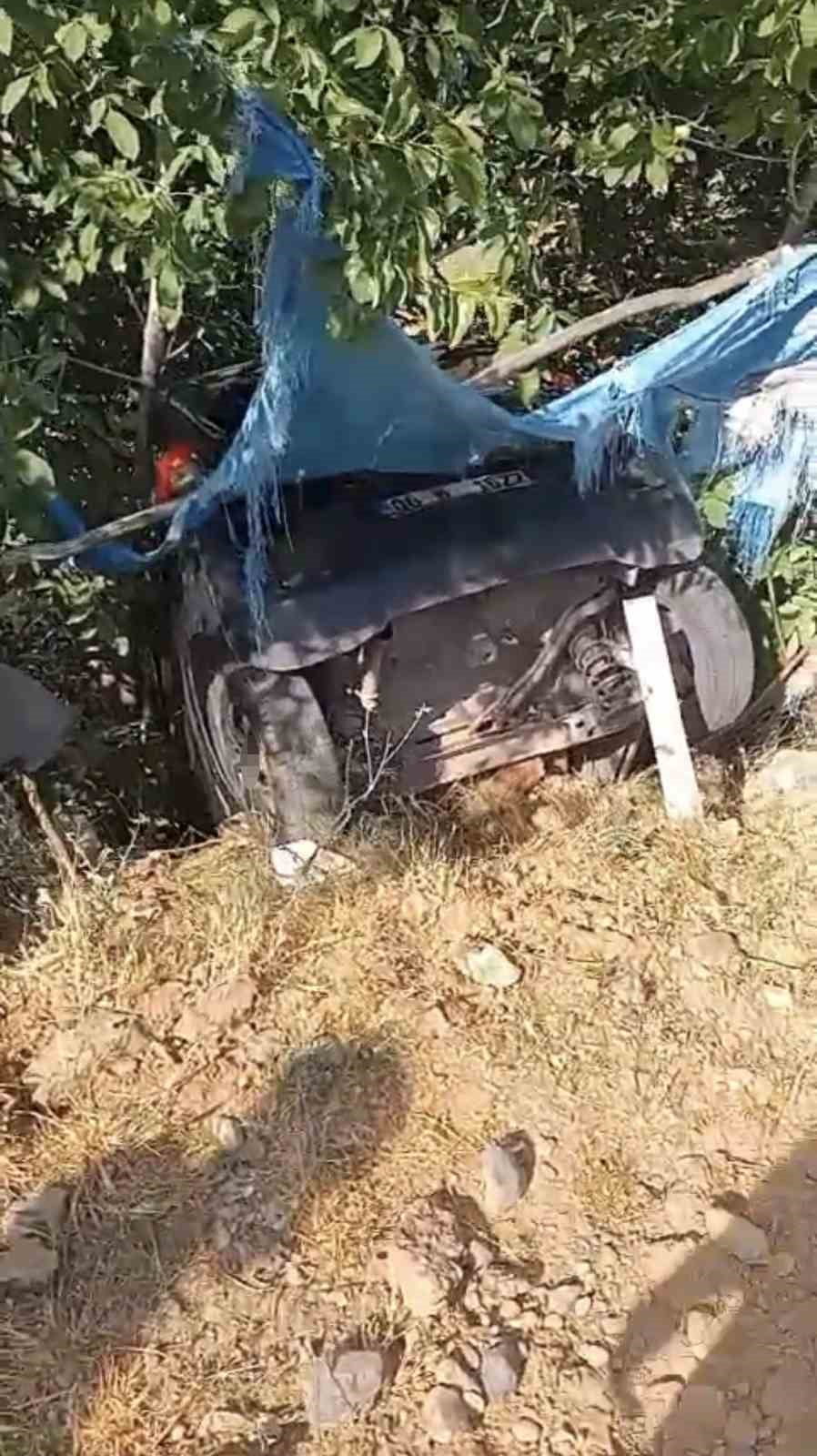 GENÇ’TE İKİ OTOMOBİL ÇARPIŞTI: 2 KİŞİ YARALANDI