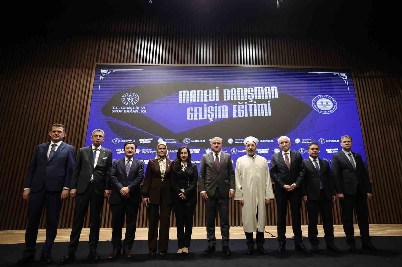 GENÇLİK VE SPOR BAKANI OSMAN AŞKIN BAK, MANEVİ DANIŞMAN GELİŞİM EĞİTİMİ PROGRAMI’NDA YAPTIĞI...