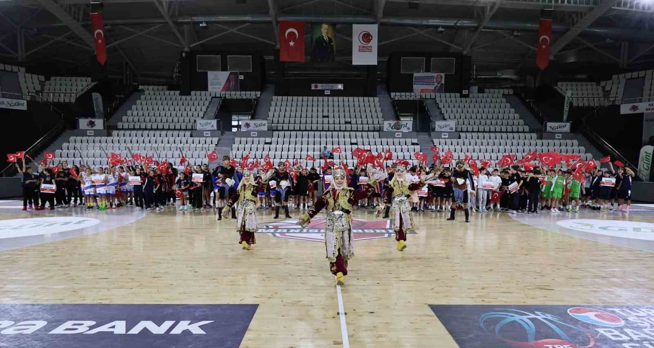 GENÇLİK VE SPOR BAKANLIĞI TARAFINDAN DÜZENLENEN OKUL SPORLARI KÜÇÜK KIZLAR VE KÜÇÜK ERKEKLER...