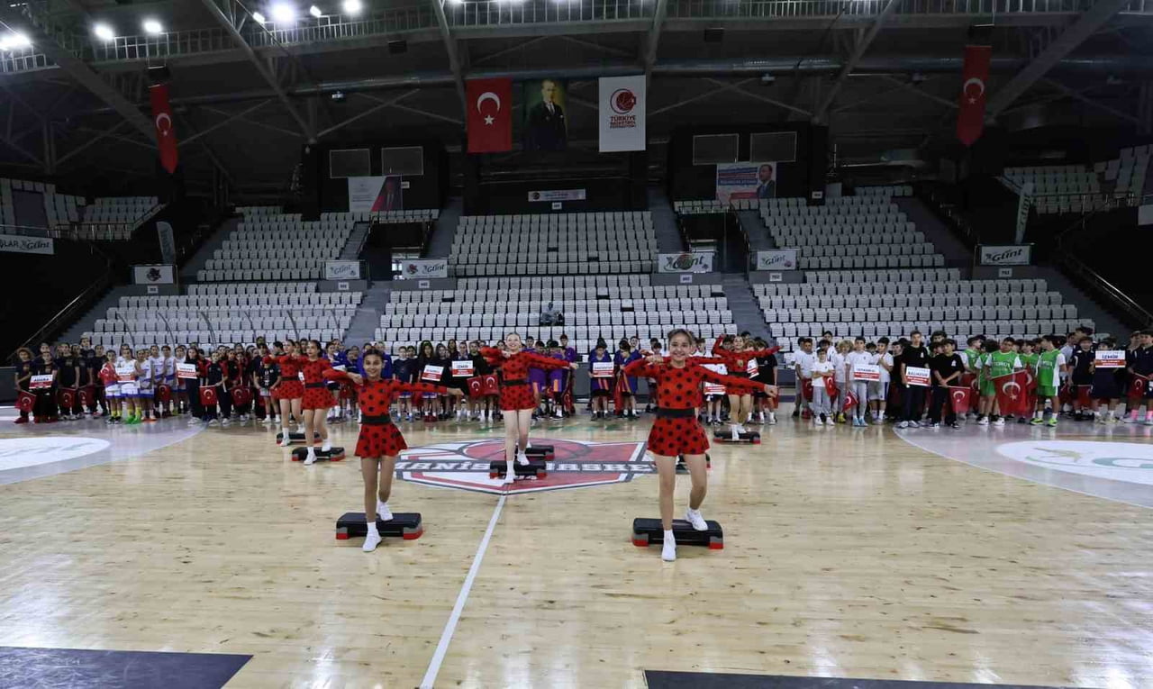 GENÇLİK VE SPOR BAKANLIĞI TARAFINDAN DÜZENLENEN OKUL SPORLARI KÜÇÜK KIZLAR VE KÜÇÜK ERKEKLER...