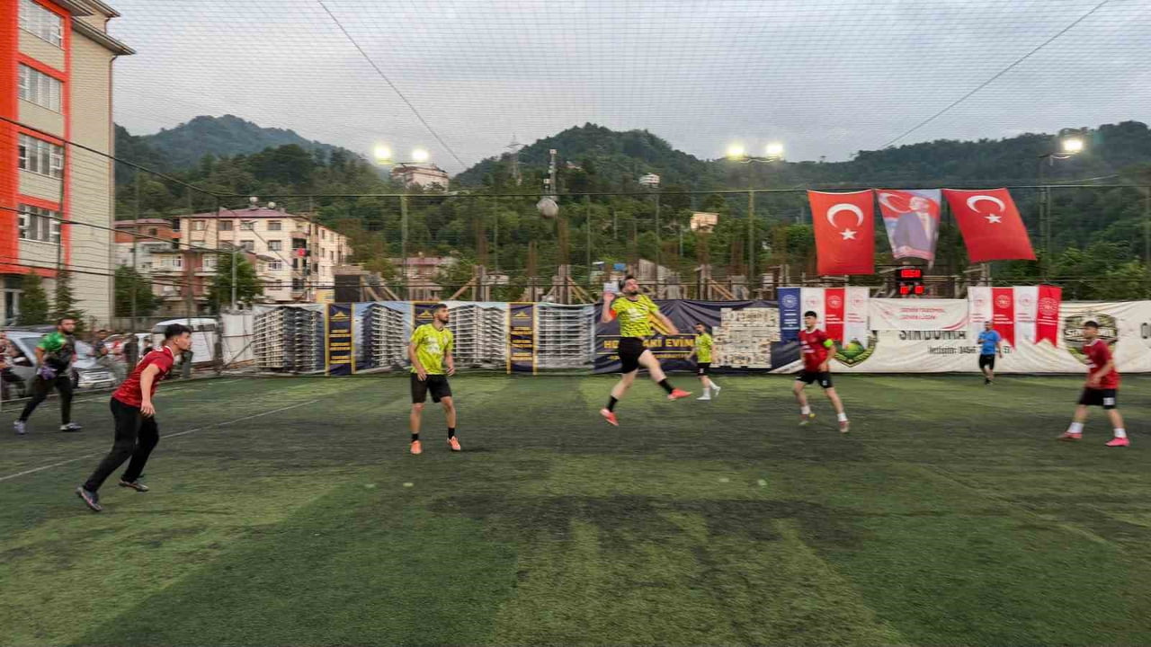 GENÇLİK VE SPOR BAKANLIĞI TARAFINDAN GENÇLERİ SPORLA BULUŞTURMAK AMACIYLA HAYATA GEÇİRİLEN "SENİN...