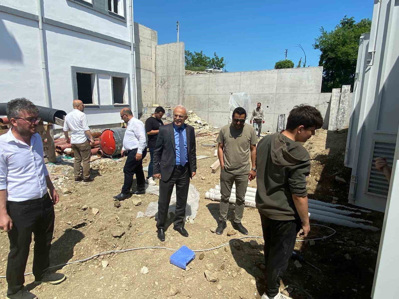 GENÇLİK VE SPOR İL MÜDÜRÜ ZEKERİYA ARSLANTÜRK, AKÇAKOCA’DA YAPIMI DEVAM EDEN YURT İNŞAATINI...