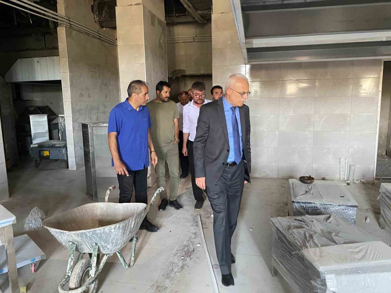 GENÇLİK VE SPOR İL MÜDÜRÜ ZEKERİYA ARSLANTÜRK, AKÇAKOCA’DA YAPIMI DEVAM EDEN YURT İNŞAATINI...