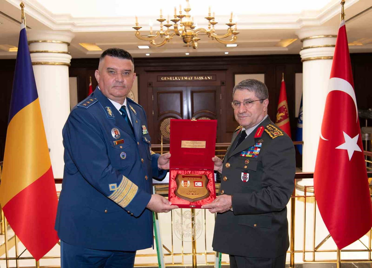 GENELKURMAY BAŞKANI ORGENERAL SELÇUK BAYRAKTAROĞLU, ROMANYA HAVA KUVVETLERİ KOMUTANI LEONARD...