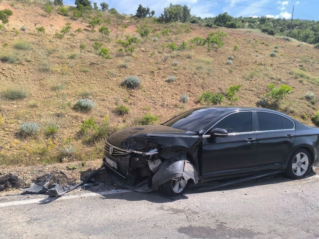 GERCÜŞ İLÇESİNDE İKİ OTOMOBİLİN KAFA KAFAYA ÇARPIŞMASI SONUCU MEYDANA GELEN TRAFİK KAZASINDA 1...