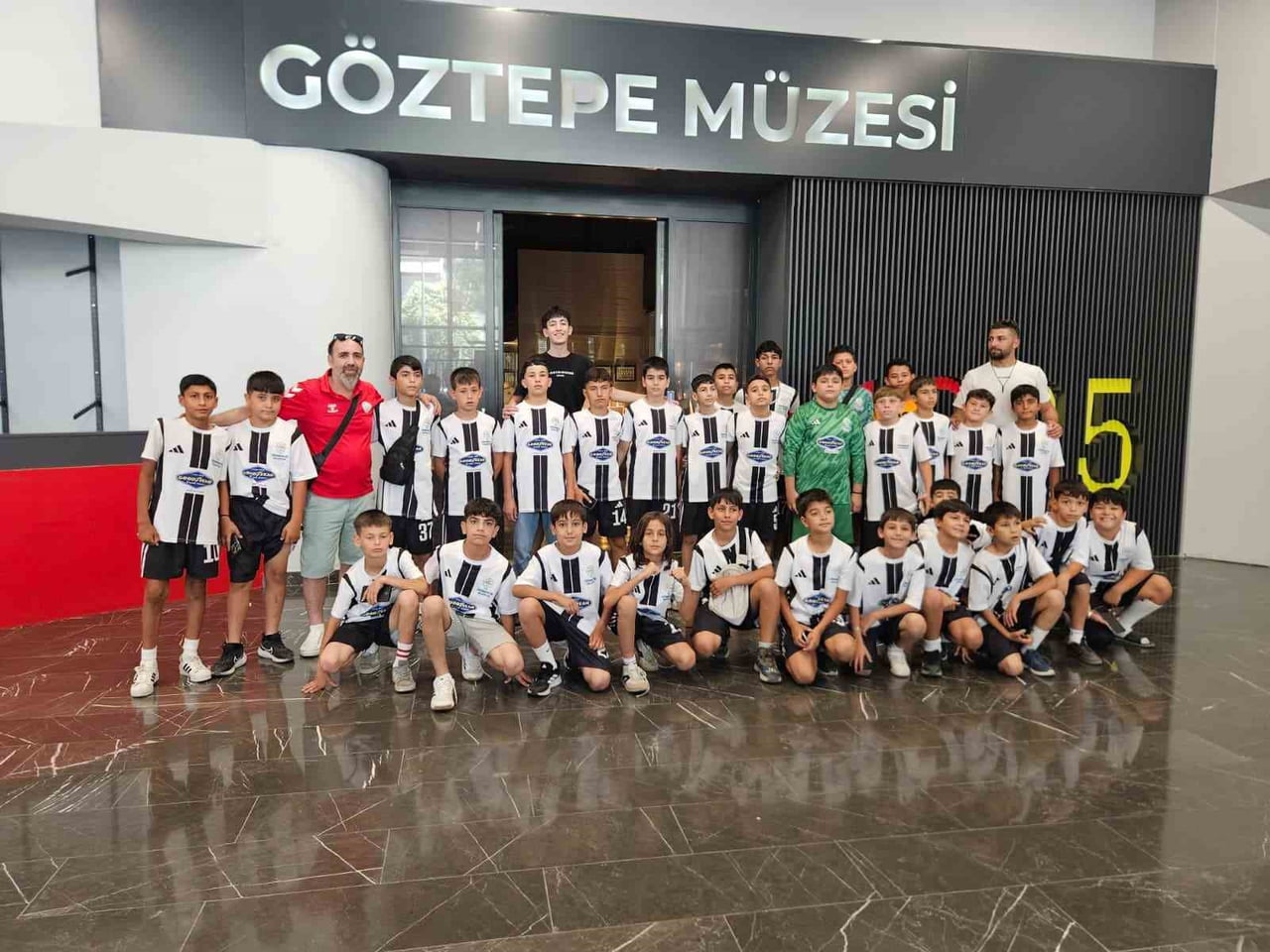 GERMENCİK BELEDİYESPOR’UN NAMAĞLUP ŞAMPİYON OLAN GENÇ FUTBOLCULARI, GERMENCİK BELEDİYE BAŞKANI...
