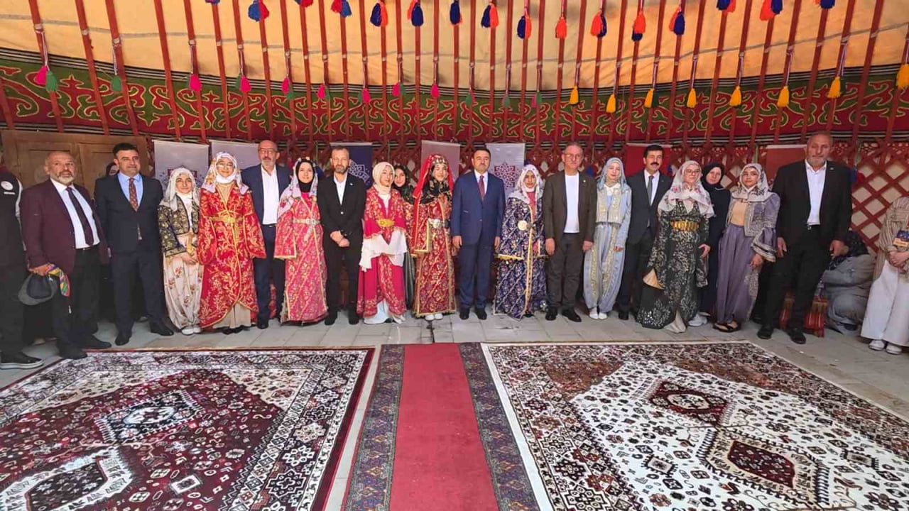 GERMİYAN FESTİVALİ COŞKULU KORTEJLE BAŞLADI, KÜTAHYA 3 GÜN BOYUNCA TARİH VE KÜLTÜRLE...
