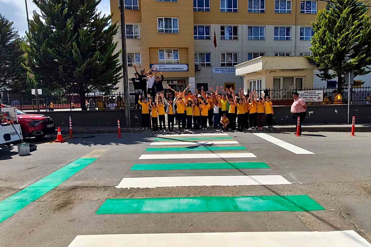 GİRESUN BELEDİYESİ ZABITA MÜDÜRLÜĞÜ TRAFİK EKİPLERİ, ŞEHİR GENELİNDE YAYA GÜVENLİĞİNİ ARTIRMAK...