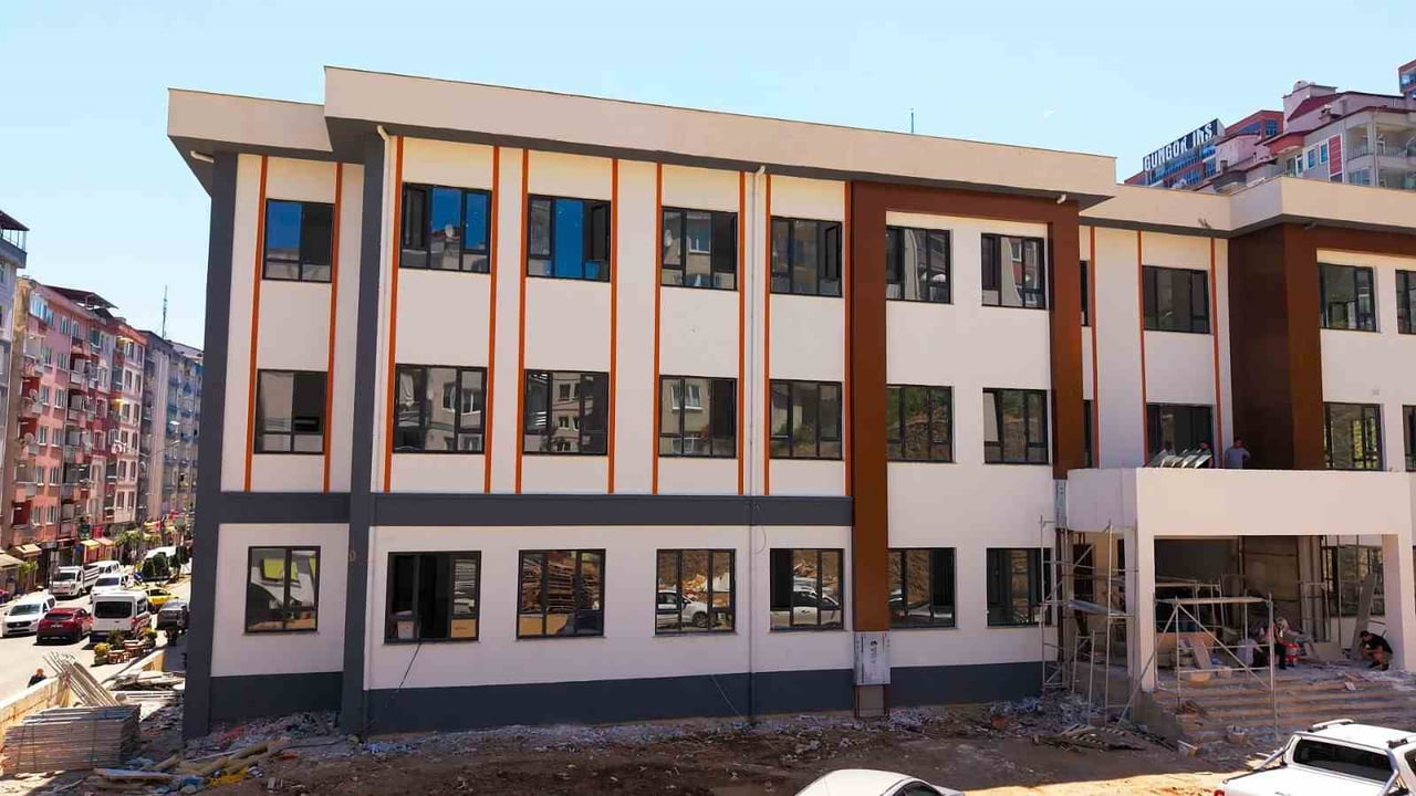 GİRESUN’DA YAPIMI DEVAM EDEN MERKEZ YENİYOL İMAM HATİP ORTAOKULU İNŞAATINDA SONA YAKLAŞILDI....