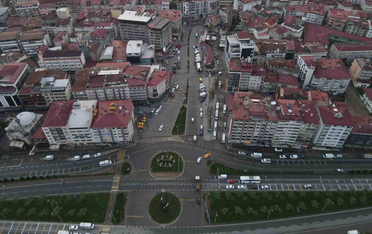 GİRESUN ŞEHİR İÇİ TRAFİĞİNİ RAHATLATMASI BEKLENEN VE UZUN SÜREDİR GÜNDEMDE BULUNAN LİMAN KAVŞAĞI...