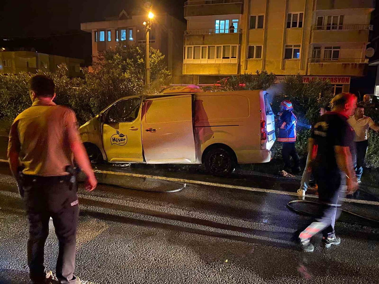 GİRESUN’UN EYNESİL İLÇESİNDE SEYİR HALİNDEYKEN ALEV ALAN OTOMOBİL KULLANILAMAZ HALE GELDİ. OLAYDA...