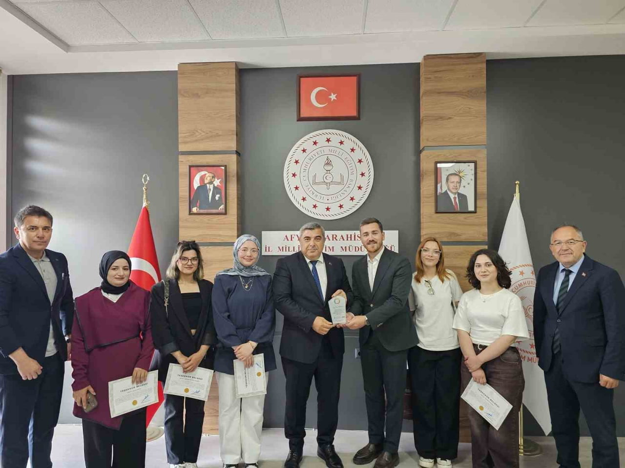 GİRİŞİMCİ GENÇ LİDERLER DERNEĞİ BAŞKANI MUSTAFA BAHADIR BEŞEN  İL MİLLİ EĞİTİM MÜDÜRÜ MİRAÇ...