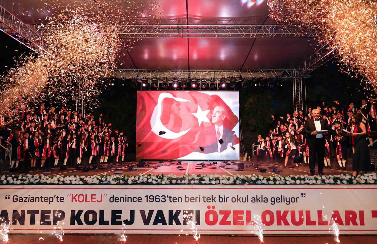 GKV ÖZEL İLKOKULU'NDA KEP HEYECANI VE MEZUNİYET GURURU