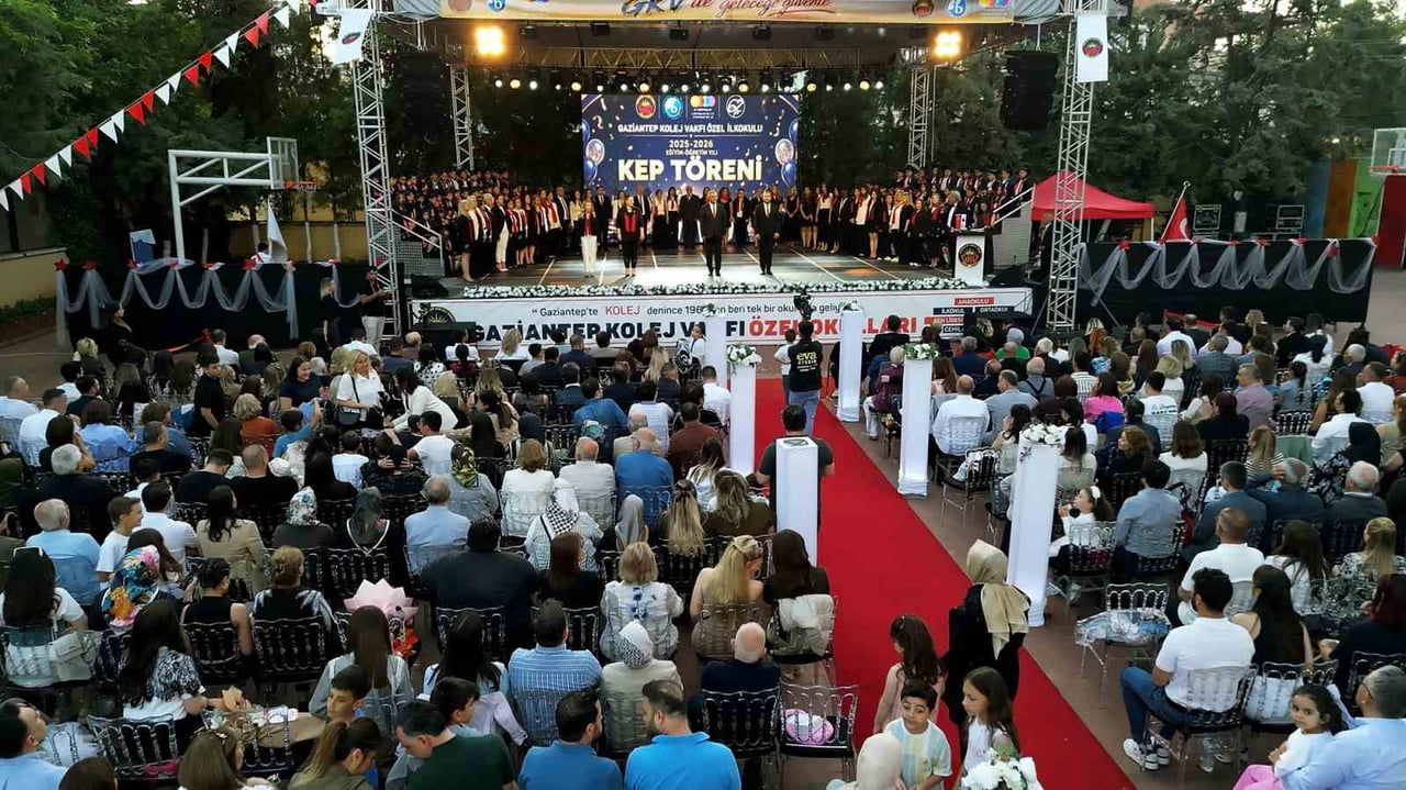 GKV ÖZEL İLKOKULU'NDA KEP HEYECANI VE MEZUNİYET GURURU