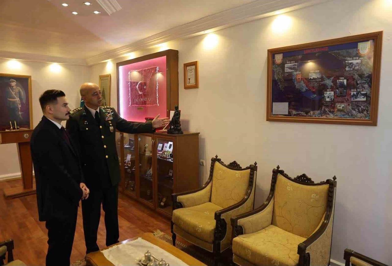 GÖKÇEADA KAYMAKAMI OSMAN ACAR, 5. KOMANDO TUGAY KOMUTANLIĞI’NI ZİYARET ETTİ.