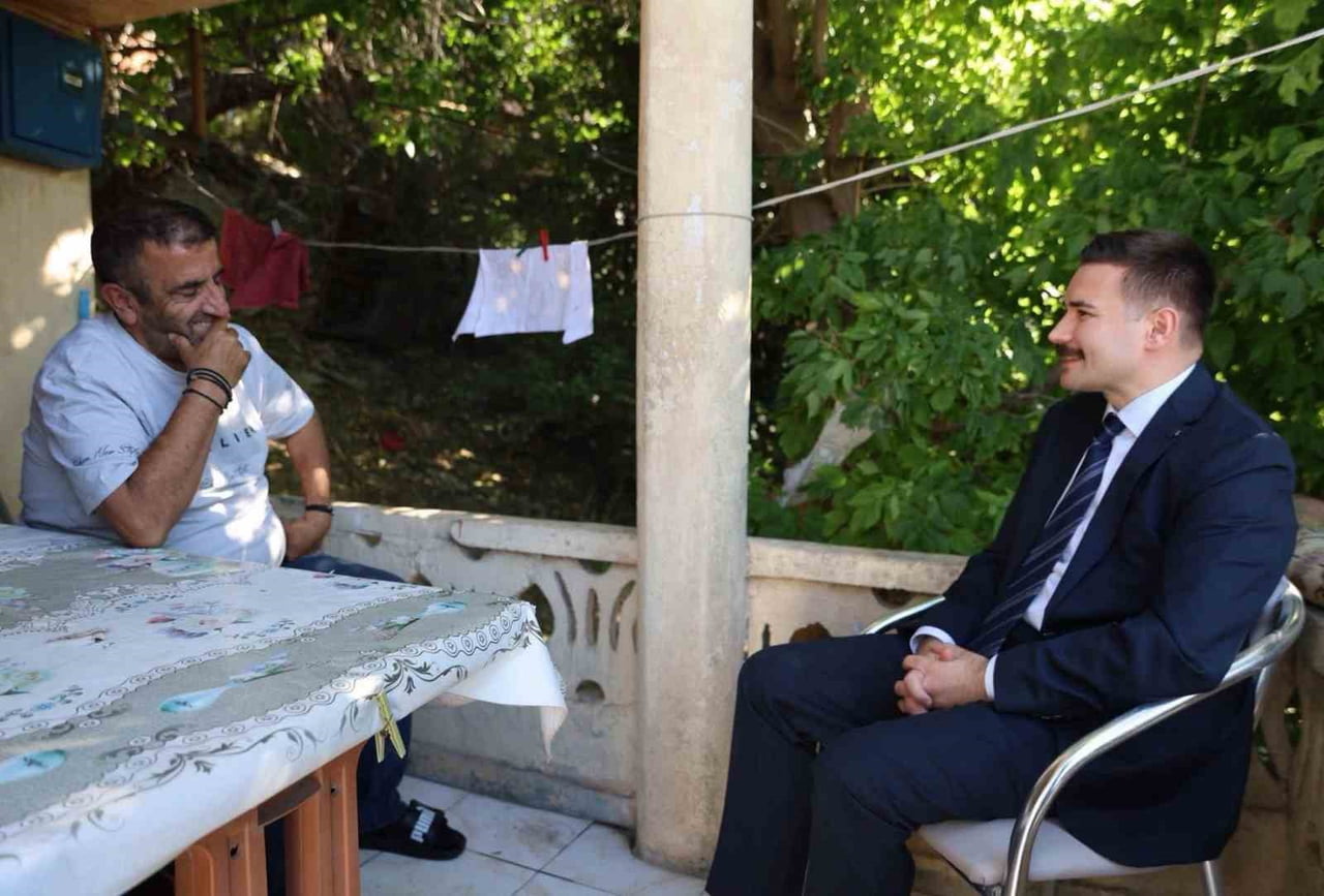 GÖKÇEADA KAYMAKAMI OSMAN ACAR, İLÇEDE İKAMET EDEN VATANDAŞLARI HANELERİNDE ZİYARET EDEREK TALEP VE...