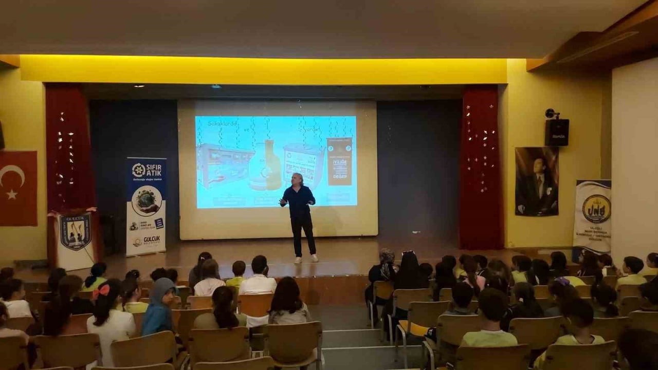 GÖLCÜK'TE İLKOKUL ÇAĞINDAKİ ÇOCUKLARDA ÇEVRE BİLİNCİ OLUŞTURMAK AMACIYLA 3 BİN 534 ÖĞRENCİYE SIFIR...