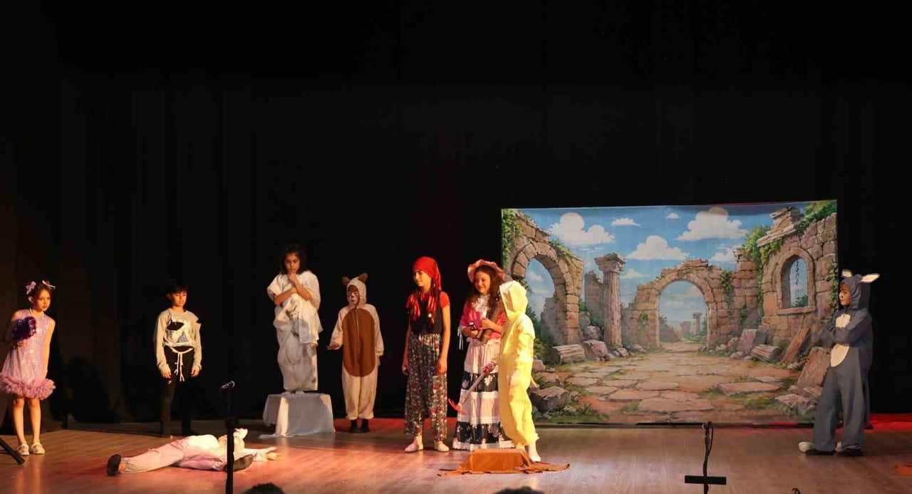 GÖNENLİ ÖĞRENCİLERDEN "OYUNCAK" ADLI TİYATRO GÖSTERİSİ