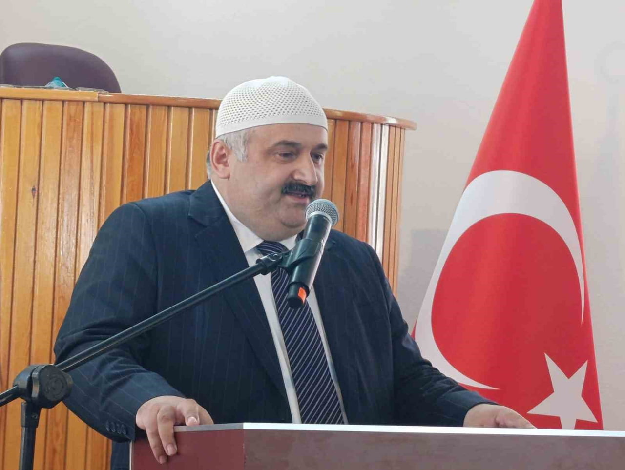 GÖRDES İLÇE MÜFTÜSÜ HASAN AYDIN İSE YAPTIĞI SELAMLAMA KONUŞMASINDA İLÇE TARİHİNDE İLK KEZ...